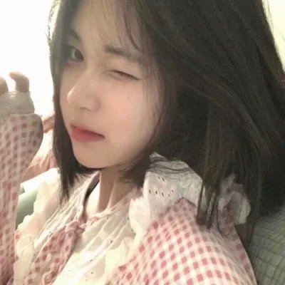 惠特妮·卡明：我能摸摸吗？